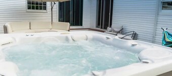 Humongous Hampton Home - 6BDRM /4 Baths  