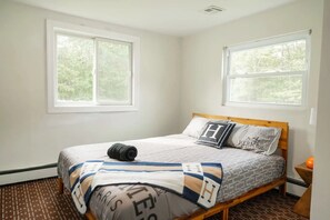 7 bedrooms, iron/ironing board, WiFi, bed sheets