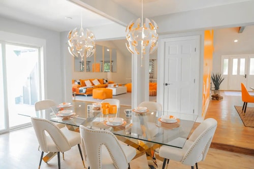 Humongous Hampton Home - 6BDRM /4 Baths  