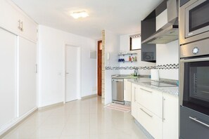 Microwave, oven, stovetop, dishwasher - Home2Book Ocean View Escape, Mesa del Mar (Mesa del Mar)