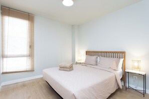 2 chambres, fer et planche à repasser, Wi-Fi, draps fournis