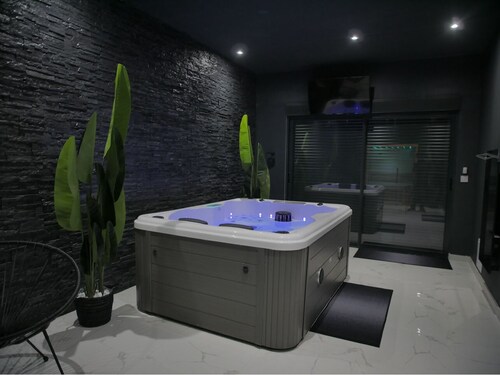 Villa 1h15 from Paris, with swimming pool, Spa & Sauna