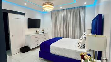 3 bedrooms, iron/ironing board, WiFi, bed sheets