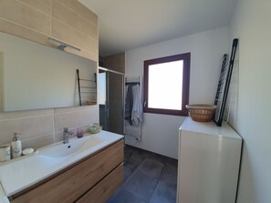 Shower, hair dryer - Charming T3 in new residence (Le Monêtier-les-Bains)