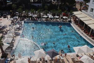 Seasonal outdoor pool, pool umbrellas, sun loungers