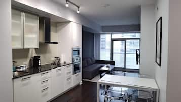 雪櫃、微波爐、焗爐、爐具