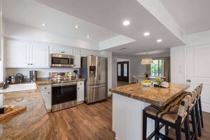 Fridge, oven, stovetop, dishwasher