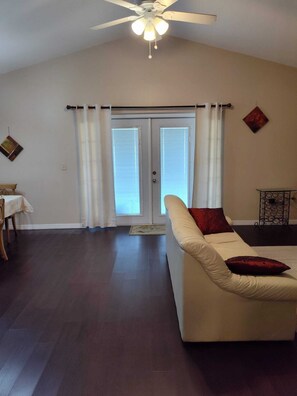 Smart TV - 3-bedroom house in wonderful Lakeland near Orlando & Tampa
(Lakeland)