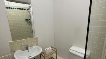 Appartement Confort, vue sur le jardin | Salle de bain