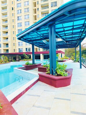 Outdoor pool, a heated pool