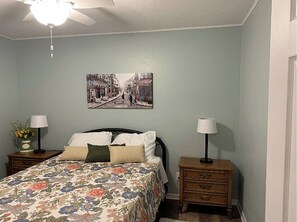 2 Schlafzimmer, Zimmersafe, Schreibtisch, Bügeleisen/Bügelbrett