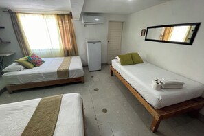 1 bedroom, desk, free WiFi, bed sheets - Private room for 5 people. A/C, TV, Wi-Fi, minibar, kitchen and living. Downtown | Isla Mujeres #2 (Isla Mujeres)