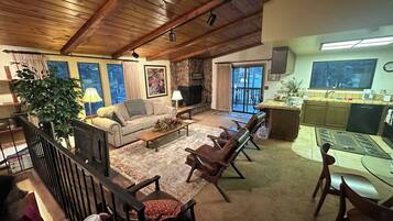 Télévision, cheminée