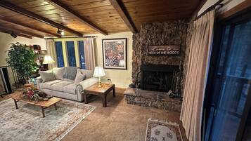 Télévision, cheminée