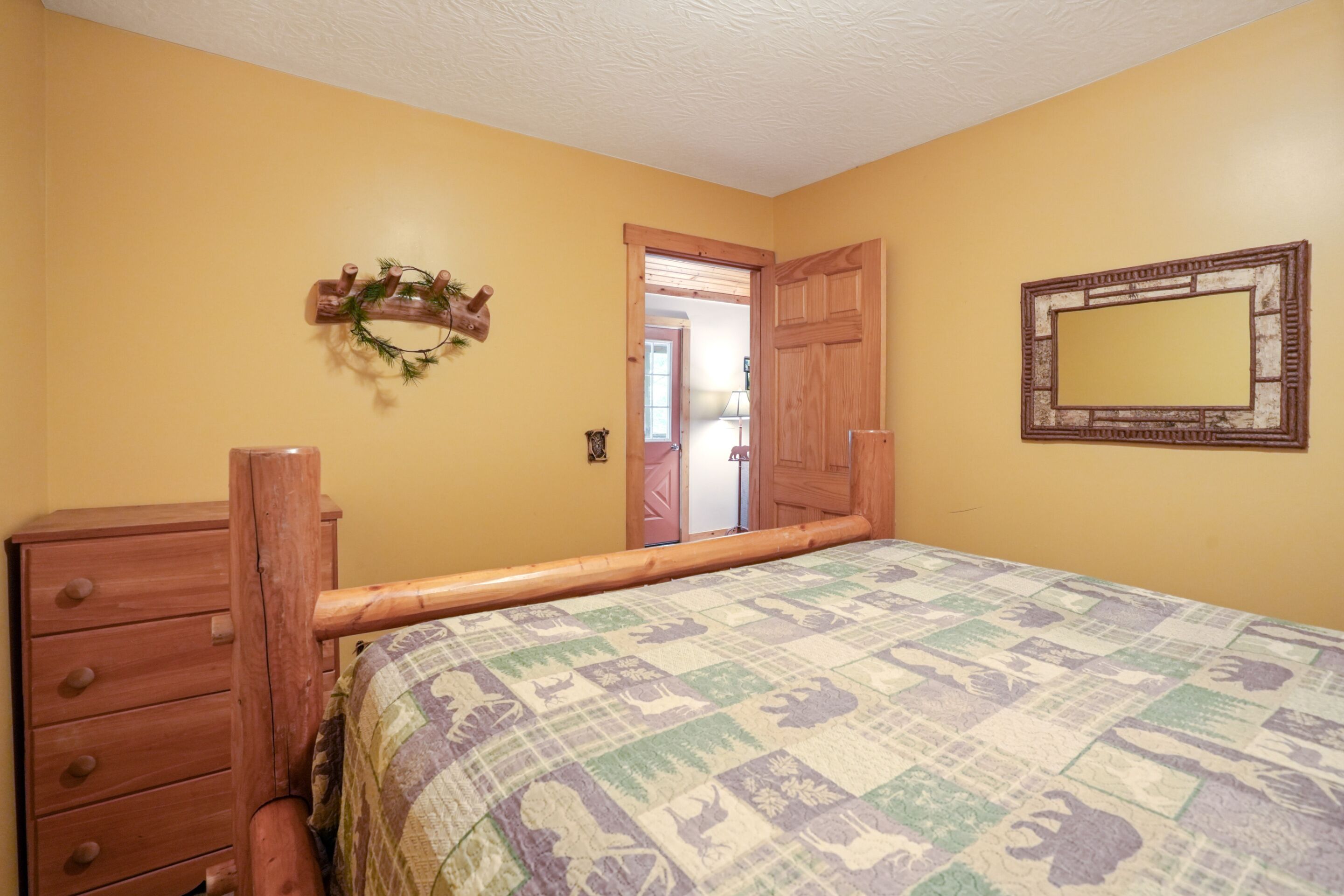 3 bedrooms, WiFi (free), bed sheets
