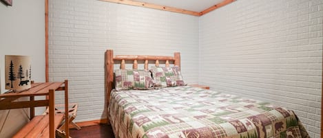 3 bedrooms, WiFi (free), bed sheets
