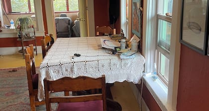 Old & Funqui, a charming 1910 cottage in the Columbia River Gorge. Pet friendly