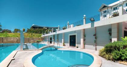 Chic and Cozy Condo in the Heart of the City with Modern Amenities and Comfort