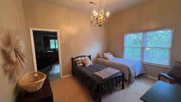 2 bedrooms, iron/ironing board, WiFi, bed sheets