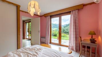 2 chambres, fer et planche à repasser, lit parapluie, Wi-Fi gratuit
