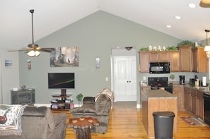 TV connectée, cheminée, lecteur de DVD