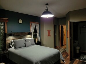 2 bedrooms, WiFi, bed sheets - Gamblers Bluff - More play than stay! 
 An immersive experience. Art in motion. (Michigan City)