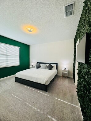 Deluxe Double Room, 1 King Bed, Non Smoking, Private Bathroom | Free WiFi, bed sheets - Blissful Bay (Kissimmee)