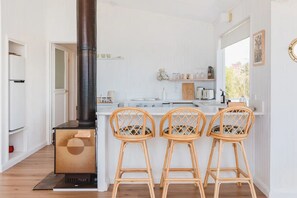 Private kitchen - Entire home in Rye, Australia (Rye)