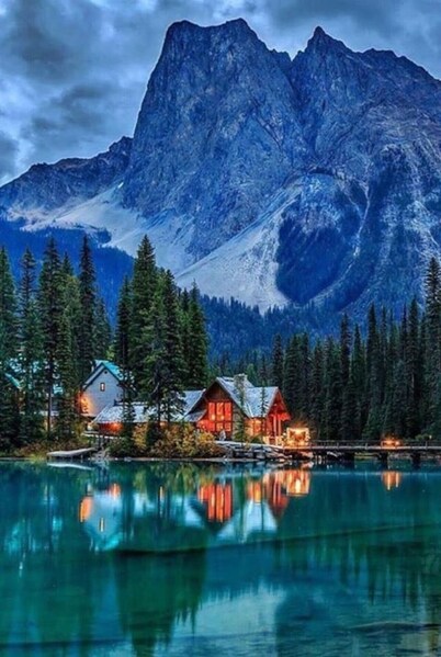 Newly Built 2BR Mountain Escape in DT Canmore!