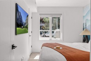 2 bedrooms, iron/ironing board, WiFi, bed sheets - Newly Built 2BR Mountain Escape in DT Canmore! (Canmore)