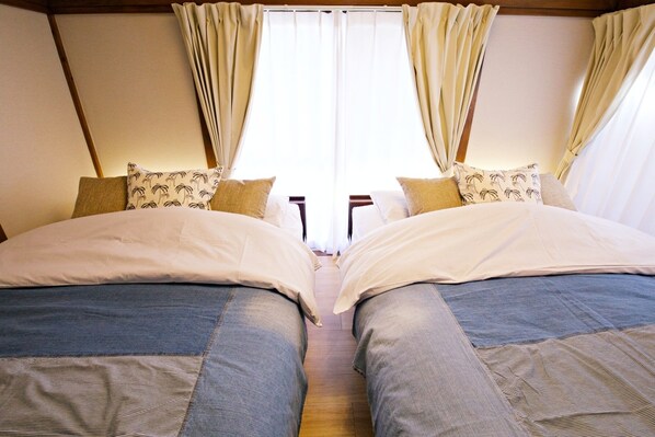 3 bedrooms, desk, iron/ironing board, travel crib