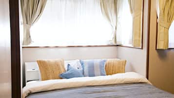 3 bedrooms, desk, iron/ironing board, travel crib