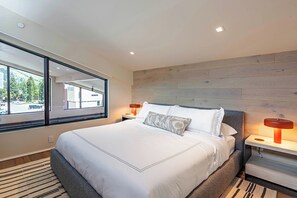 3 Schlafzimmer, Schreibtisch, Bügeleisen/Bügelbrett, Reisekinderbett