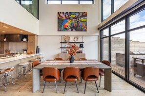 Dining - Eagle’s Perch - Top Floor 3 BR Luxury Residence (Jackson)