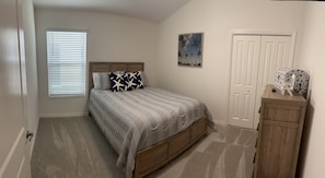 2 bedrooms, WiFi, bed sheets - Fully furnished 2br, 2ba Patio Villa with golf cart and high speed internet. (Okahumpka)