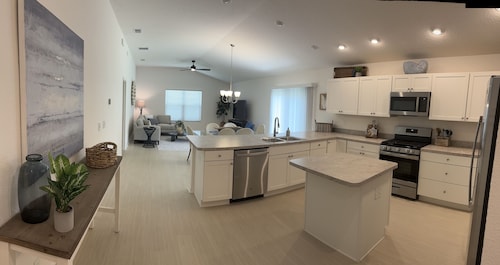 Fully furnished 2br, 2ba Patio Villa with golf cart and high speed internet.