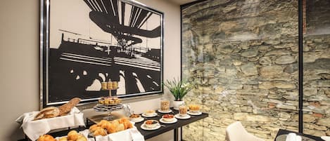 Päivittäinen buffetaamiainen (15 CHF per henkilö)