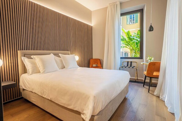 Classic Double Room | Desk, free WiFi, bed sheets - Binario 934 Smart Hotel (Muralto)