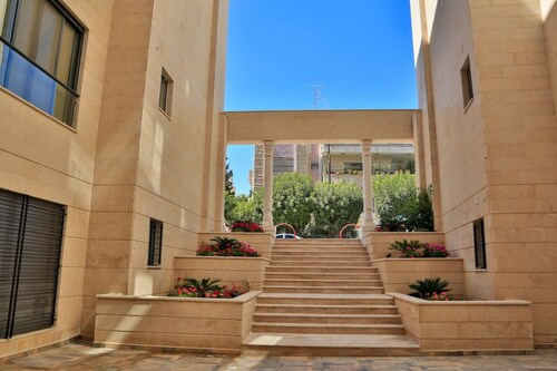 2 En-suite Rooms, Central & Garden Terrace