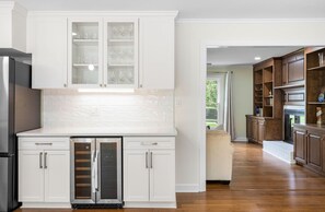 Interior - Luxurious, Pet-Friendly, 6-bed home near RDU and North Hills w/ 2-car garage (Raleigh)