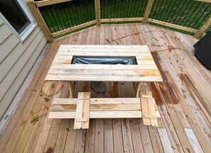 Outdoor dining - Luxurious, Pet-Friendly, 6-bed home near RDU and North Hills w/ 2-car garage (Raleigh)