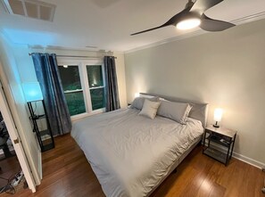 4 bedrooms, desk, iron/ironing board, WiFi - Luxurious, Pet-Friendly, 6-bed home near RDU and North Hills w/ 2-car garage (Raleigh)