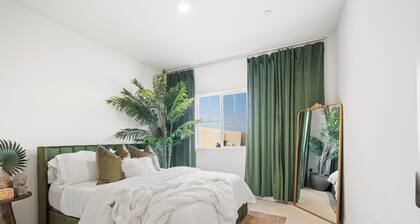 SW Bakersfield -New House! LUXE, New furniture & appliances