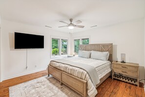 4 soverom, strykejern/-brett, wi-fi (inkludert) og sengetøy