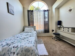 4 bedrooms, desk, iron/ironing board, free WiFi