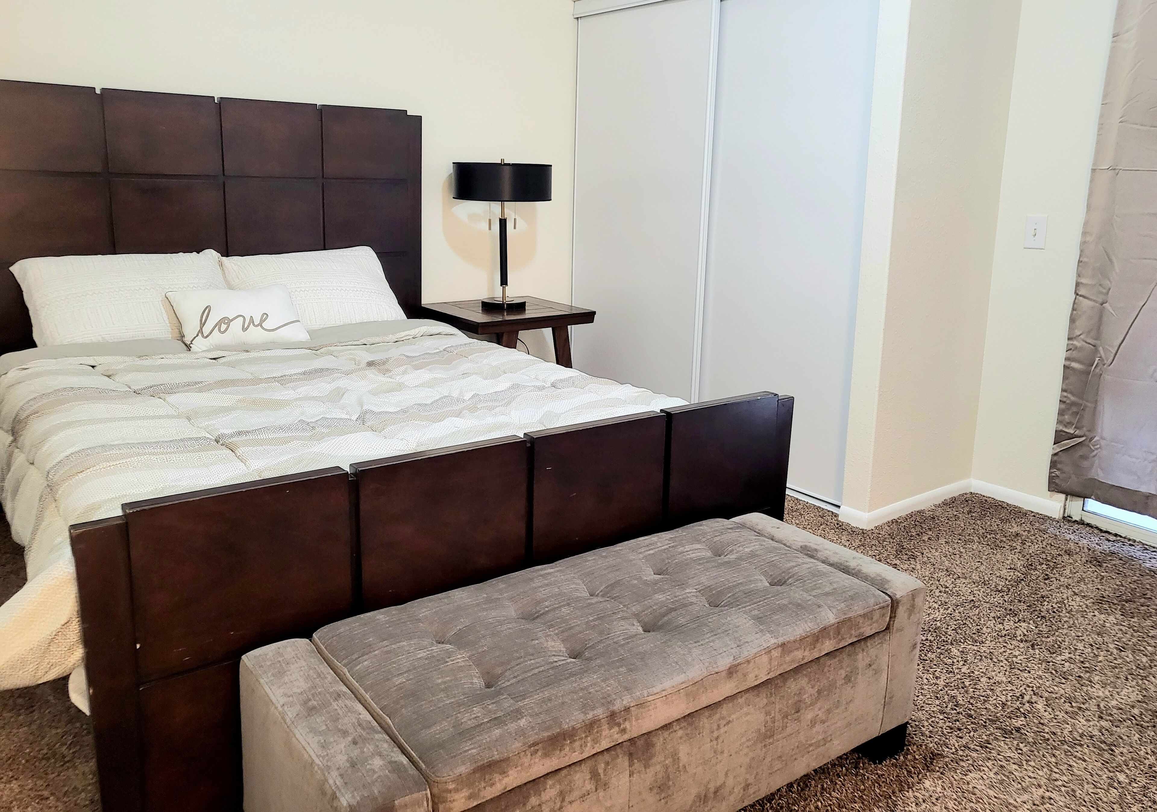 4 habitaciones, escritorio, tabla de planchar con plancha y wifi gratis 