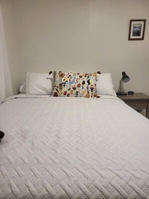 4 bedrooms, desk, iron/ironing board, free WiFi - Cabot Trail Lavender Guest House (Petit Étang)