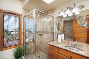 Towels, soap, toilet paper - The Roost in Summerland Cove Isles (Summerland Key)