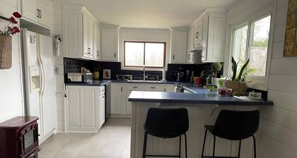 Charming 2-bedroom cottage 2 minutes from Deep Creek Lake