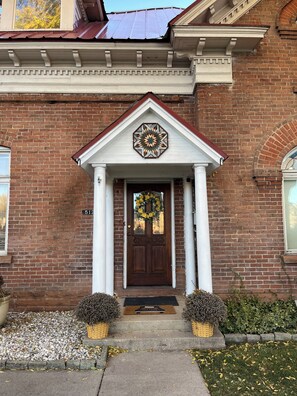 Exterior detail - Family Getaway! Book this home w/ 3 bedrooms/8 beds near Park City! (Heber City)